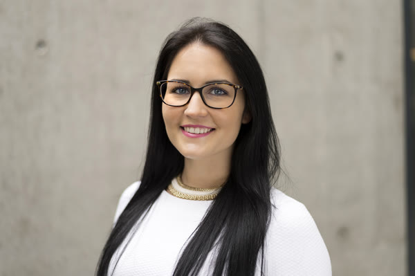 Porträtfoto Julia Beer