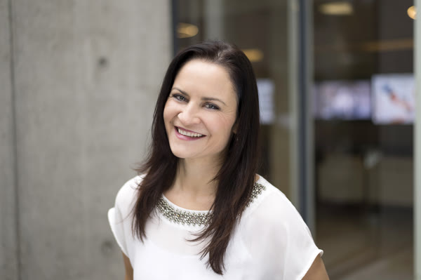 Porträtfoto Gina Roos Lauterburg